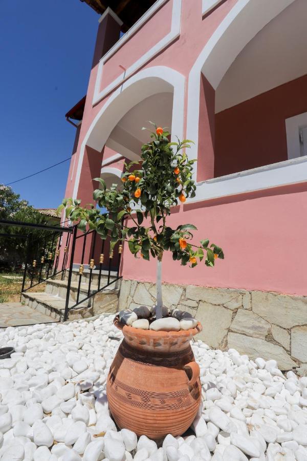 Alice'S & Teo'S Houses Chlomatiana Exterior photo